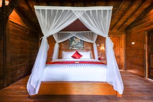 Villa Joglo Taman Reren