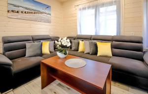 Beautiful Home In Mielenko With Wifi