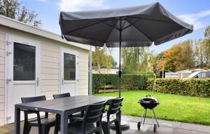 Amazing Home In Heinkenszand With Wifi