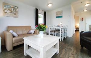 Amazing Home In Heinkenszand With Wifi