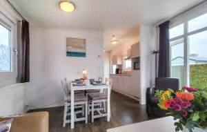 Amazing Home In Heinkenszand With Wifi