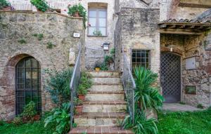 Awesome Apartment In Monticiano