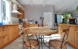 Maisons de vacances Cozy Home In Besse-Sur-Issole : photos des chambres