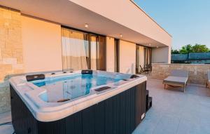 Stunning Home In Privlaka With Sauna 