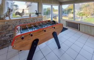 Maisons de vacances Gorgeous Home In Saint Pabu With Wifi : photos des chambres