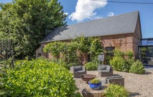 Maisons de vacances Stunning Home In Luneray With Wifi : photos des chambres