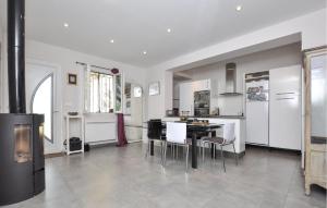 Stunning Apartment In Saint-Jeannet