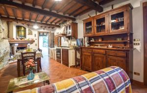 3 Bedroom Lovely Home In Gombitelli