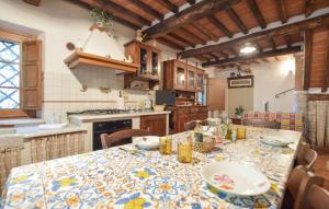 3 Bedroom Lovely Home In Gombitelli