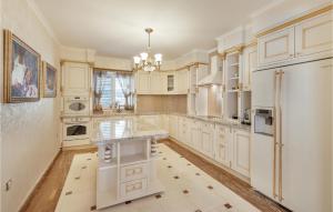 Awesome Home In Herceg Novi With Wifi