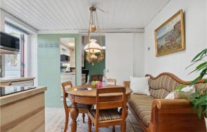 2 Bedroom Amazing Apartment In Allinge