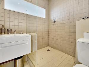 Secure Sea Point Stay with Mountain Views