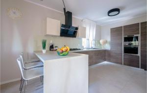 Beautiful Apartment In Beloci With Wifi