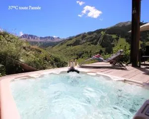 Prestigious Chalet with Pool & Hot tub, Mountain Views for 19 Guests - 圣韦朗