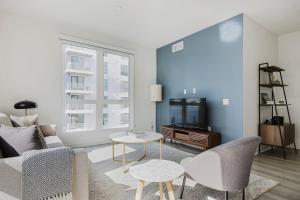 Blueground Long Beach pool gym firepit LAX-1255