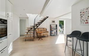 4 Bedroom Stunning Home In Samsø