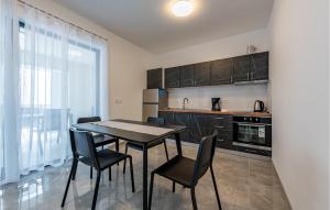 Cozy Apartment In Vir With Wifi