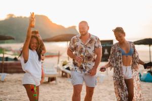 Mad Monkey Hostel Nacpan Beach