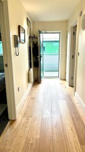 Stunning 2 Bed Ensuite Apart