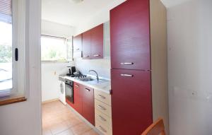 1 Bedroom Amazing Apartment In Staletti