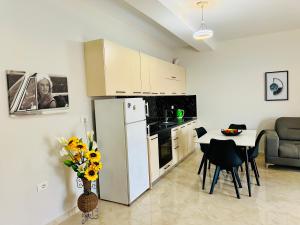 Jico Travel - Erjon Apartments