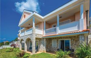 2 Bedroom Cozy Apartment In Crikvenica