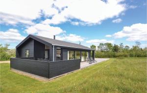 Three-Bedroom Holiday Home In Grenaa