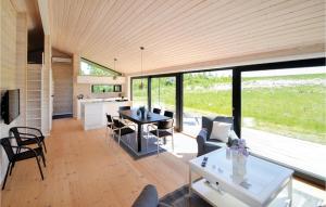 Three-Bedroom Holiday Home In Grenaa