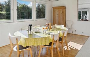 Stunning Home In Væggerløse With Wifi