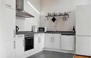 Three-Bedroom Holiday Home In Askeby