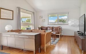 Three-Bedroom Holiday Home In Askeby