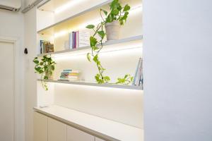 Minimal apartment near Bocconi University