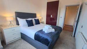 Crown Apartments 4A by Week2Week