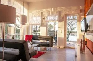 Fischadler - Ferienwohnung mit Terrasse, Kamin, Bootsverleih & Seezugang - Ulrichshusen