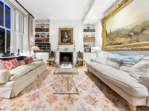 Chelsea Snug with Garden