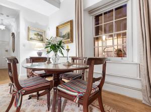 Chelsea Snug with Garden