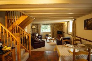 Ash Cottage - Escape to Pembrokeshire Cottage with Pool & Sauna