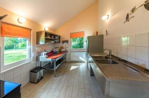 Wildgans - Stilvolles Ferienhaus mit Terrasse, Seeblick & Naturidylle am Loppiner See