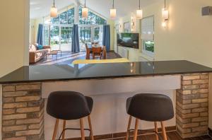 Wildgans - Stilvolles Ferienhaus mit Terrasse, Seeblick & Naturidylle am Loppiner See