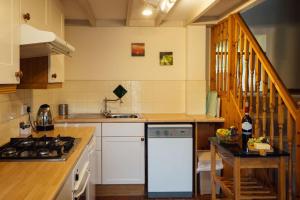 Ash Cottage - Escape to Pembrokeshire Cottage with Pool & Sauna