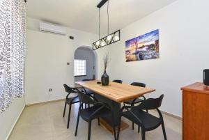 Stylish family retreat with shared pool