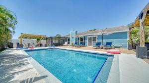 Beautiful Home - Oasis Backyard with Heat Pool