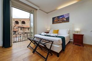 Romulus Rooms by Hostand