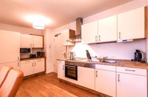 Müritzquartier No 13 - Apartment in der Hafenresidenz mit Kamin & Hafenblick