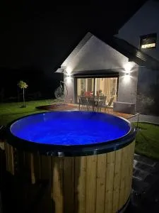 PODMIEJSKI ZAKĄTEK przy Targach Kielce, gorąca balia z jaccuzi, Centrum Kielc 8km, Faktury VAT - Chrusty