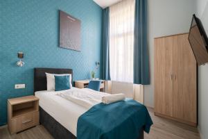 Single Room with Bathroom room in Full Moon Budapest