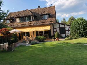 Luxusvilla nahe Zürichsee