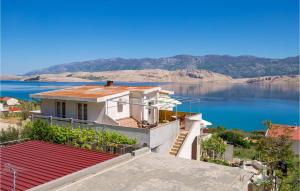 1 Bedroom Stunning Apartment In Bosana