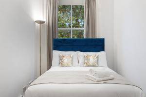 Heavenly Stays, Knightsbridge, Stylish 2-BD Escape