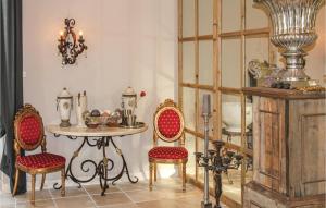 Maisons de vacances Sublime Chateau Avec Piscine : photos des chambres
